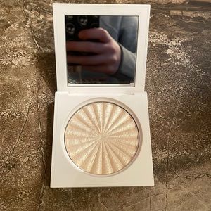 Ofra NIKKIETUTORIALS Highlighter Glazed Donut